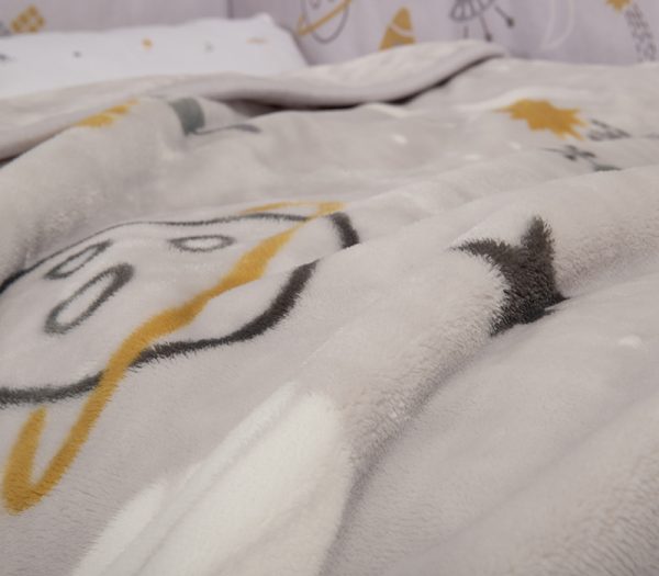 ΒΡΕΦΙΚΗ ΚΟΥΒΕΡΤΑ ΑΓΚΑΛΙΑΣ MY UNIVERSE 75X100 NEF-NEF HOMEWARE CLOUD GREY - Image 2